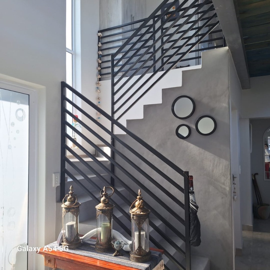  Bedroom Property for Sale in Fraaiuitsig Western Cape